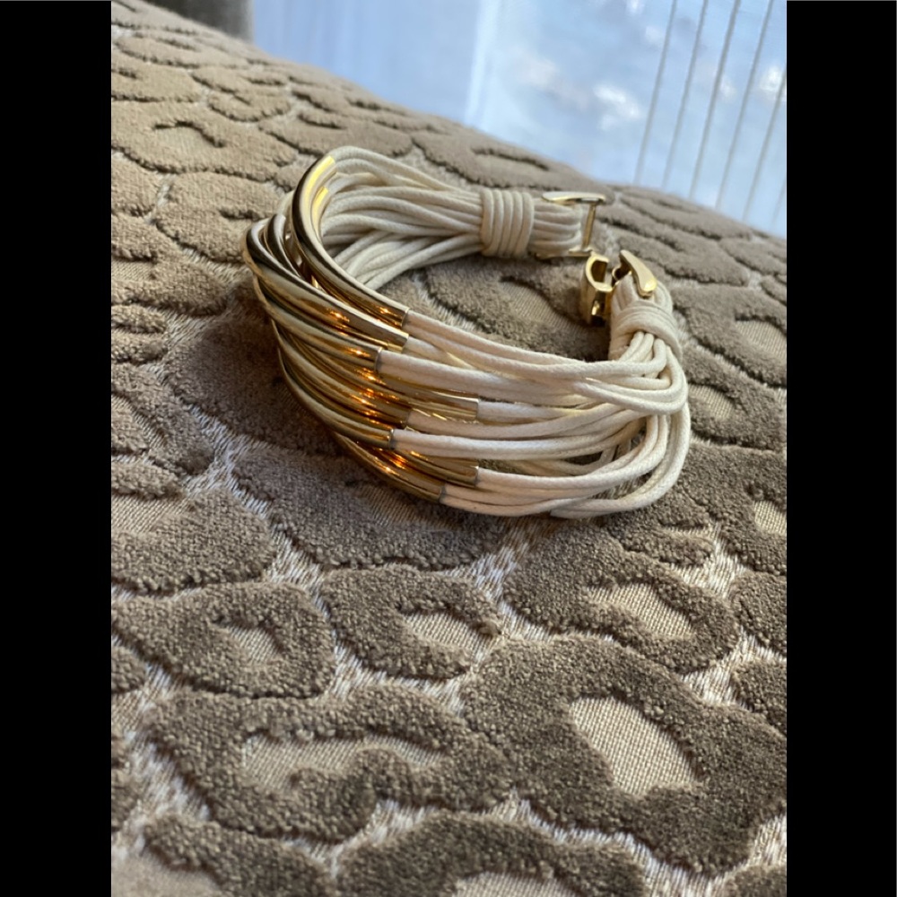 Off white and gold clasp bracelet